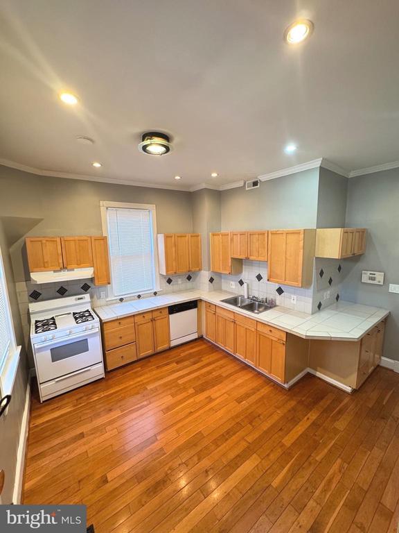 Building Photo - 15 Seaton Pl NW