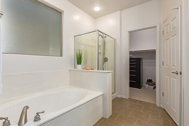 Building Photo - 15273 W Edgemont Ave