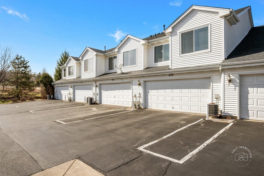 Building Photo - 628 Lincoln Station Dr