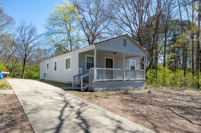 Building Photo - Move-In Ready Modern Makeover! Spacious 4-Bedroom Gem You’ll Love!