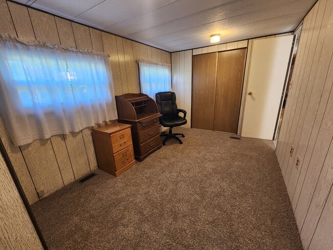 Building Photo - Partially Furnished Single Family Home!