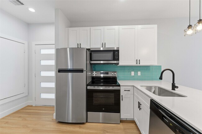 Building Photo - 5420 Elysian St