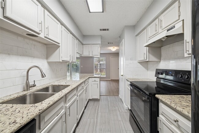 Building Photo - 13838 Beech Hollow Ln