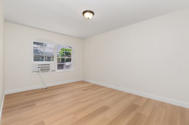 Building Photo - 709 S Ross St