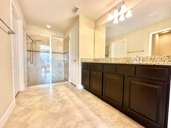 Building Photo - Everyday living upgraded! 3Bedrooms 2Baths in Villagewalk at Lake Nona