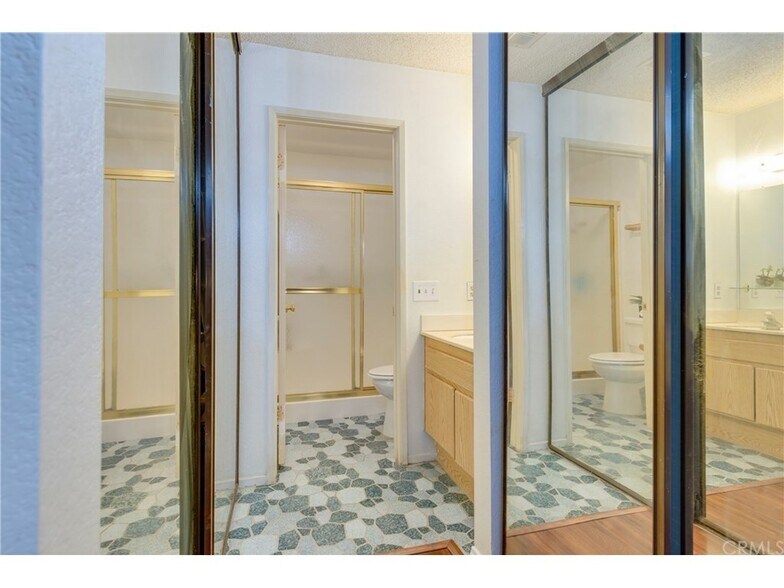 Building Photo - 10311 Azuaga St