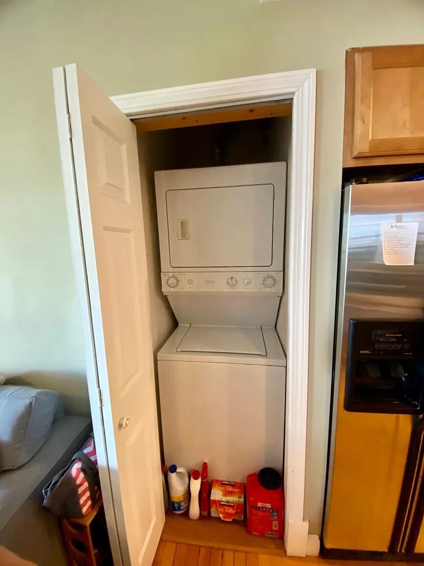 Building Photo - 33 Main St