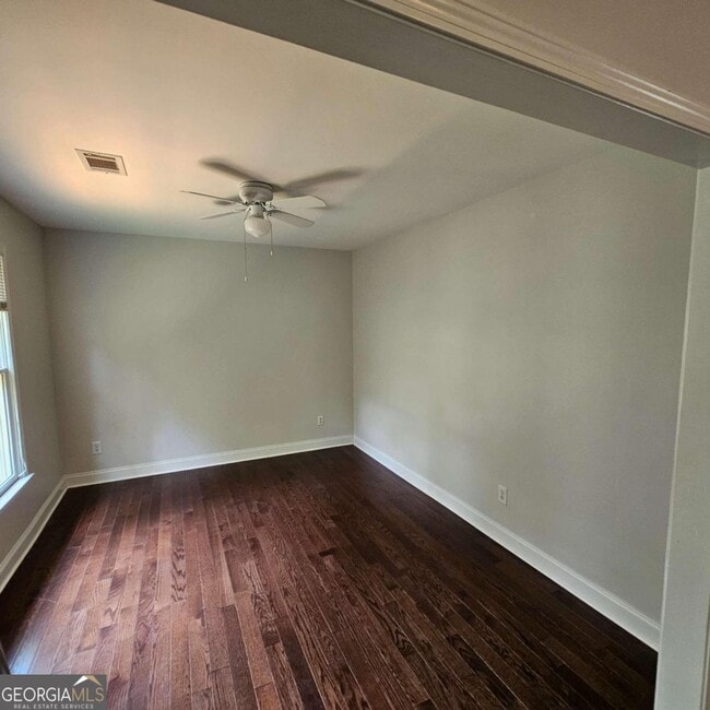 Building Photo - 6141 Long Shore Dr