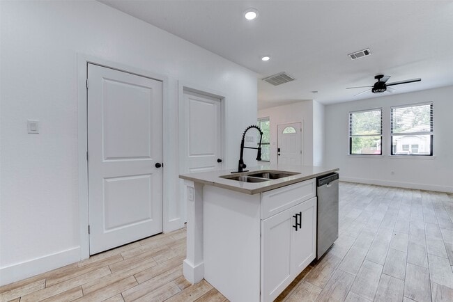 Building Photo - 5121 Southwind St