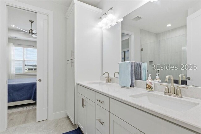 Building Photo - 119 Blue Starfish Ln