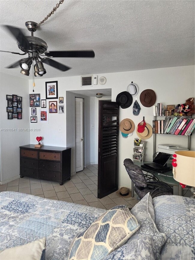 Building Photo - 1817 S Ocean Dr
