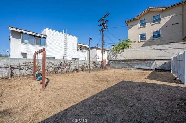 Building Photo - 711 N Howard St