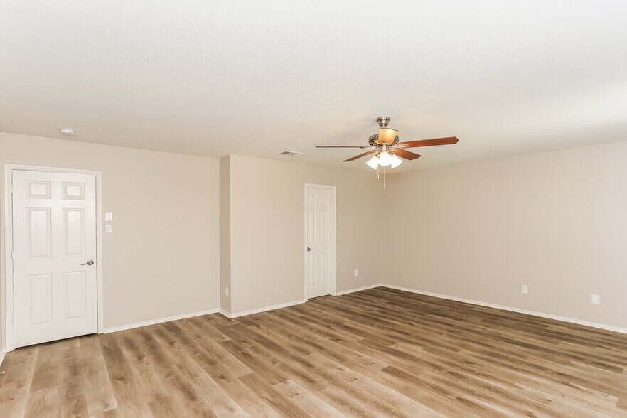 Building Photo - 413 Emerald Creek Dr