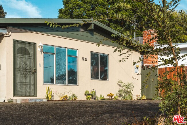Building Photo - 1231 Montecito Dr