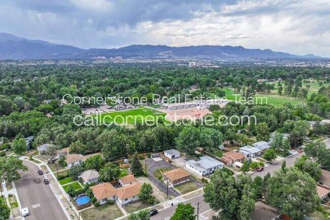 Building Photo - 1410 Custer Ave