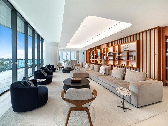 Building Photo - 175 SE 25th Rd