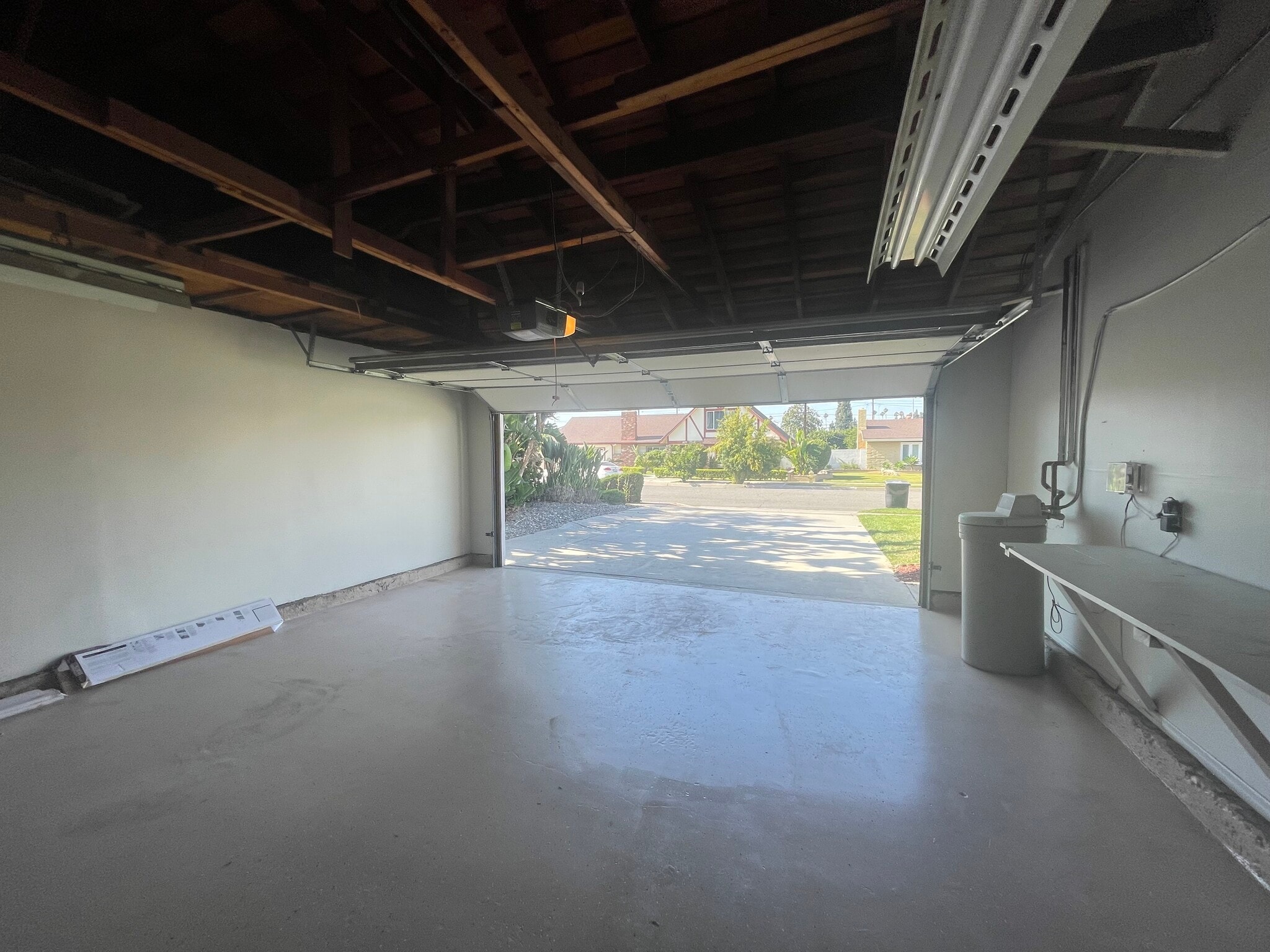 Building Photo - 1666 W Chanticleer Rd