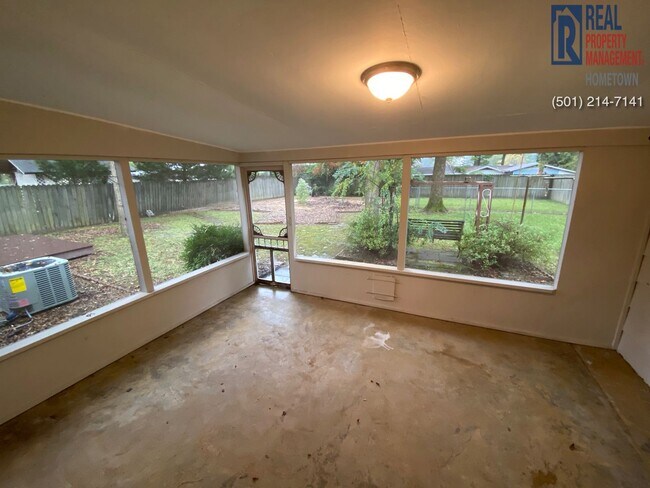 Building Photo - 913 Brewer-
