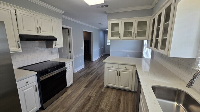 Building Photo - 405 Brentwood Dr