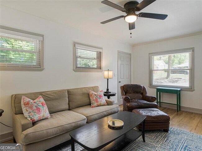 Building Photo - 1572 Berkeley Ln NE