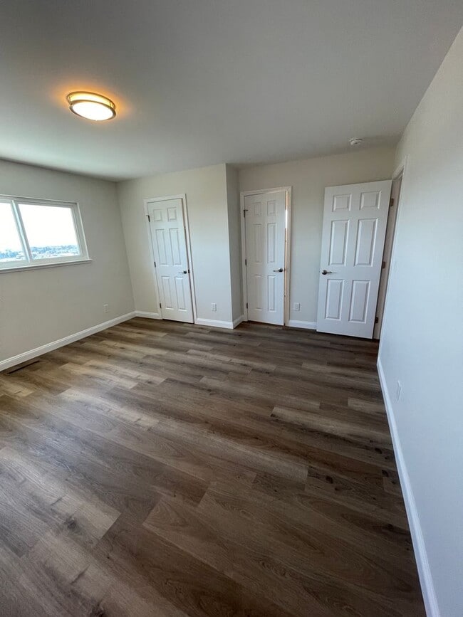 Building Photo - Newly Renovated 4 Bedroom Home with Views
