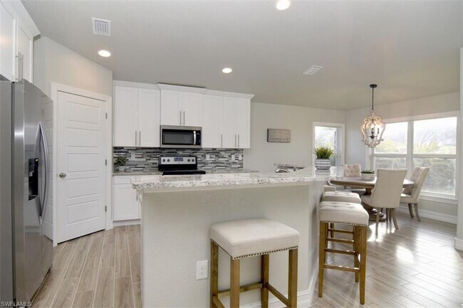 Building Photo - Stunning  3 bedroom 2 bathroom single family home.