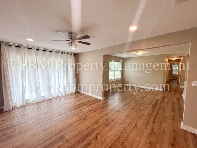 Building Photo - 808 Loy Ln
