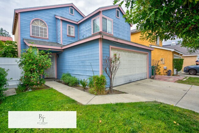 Building Photo - Freshly painted and featuring brand new 2nd-floor flooring 3 Bedrooms, 2.5 Bathroom in Baldwin Park