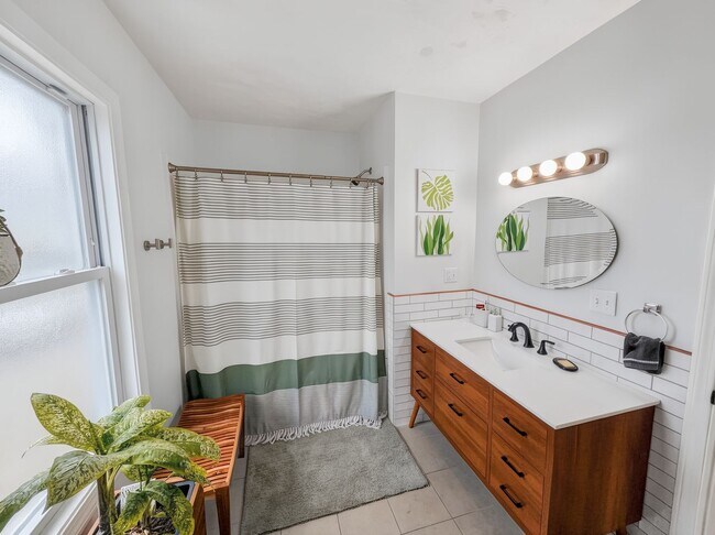 Building Photo - Beautiful Condo In Beverly MA!