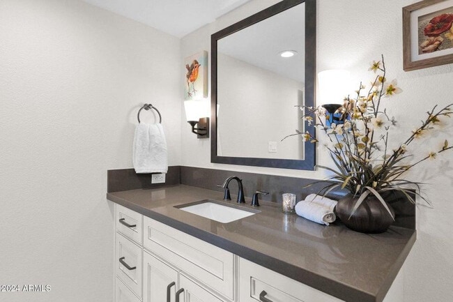 Building Photo - 4883 N Granite Reef Rd