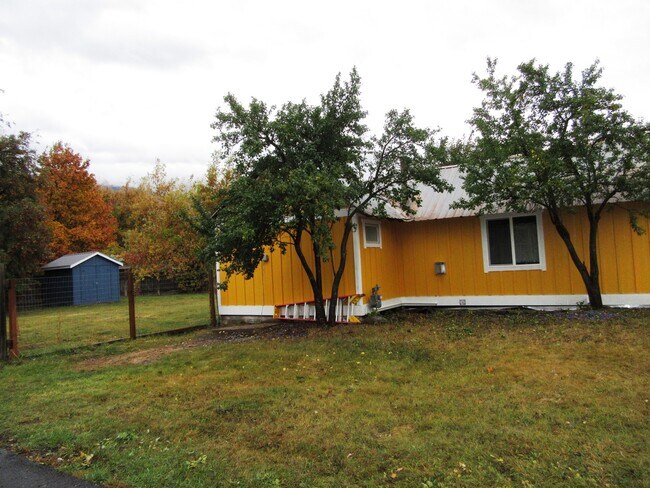 Building Photo - Cozy Cottage in Columbia Falls
