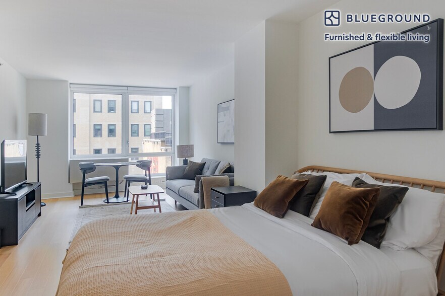 Building Photo - 450 W 17th St