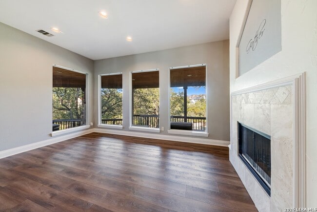 Building Photo - Charming Home Awaits: Spacious & Modern Living in a Prime Location