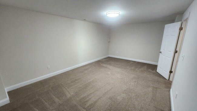Building Photo - 2219 Deyerle Ave