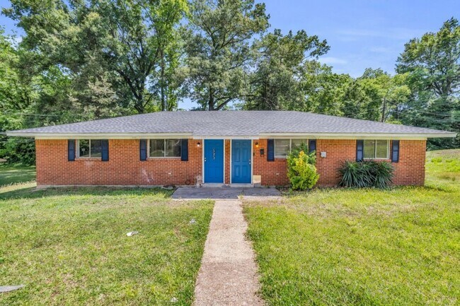 Building Photo - 325 Santa Anita Dr