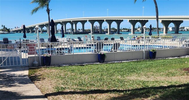 Building Photo - 5901 Bahia Del Mar Cir N