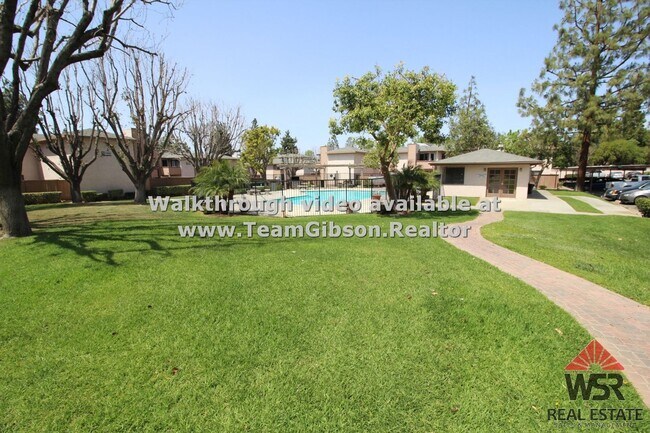 Building Photo - 1 Bedroom / 1 Bathroom Condo W/ garage
