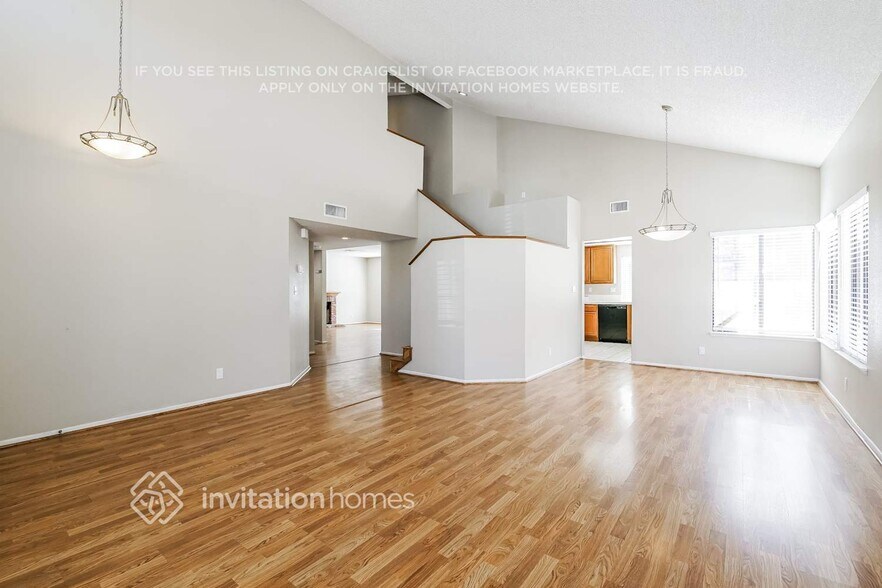 Building Photo - 4546 Grandview Dr