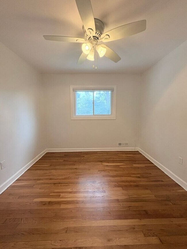 Building Photo - 9714 Admiralty Dr