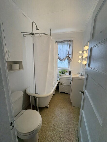 Bathroom - 50 Stillman Ave