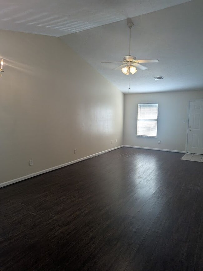Building Photo - 2 Bedroom end unit