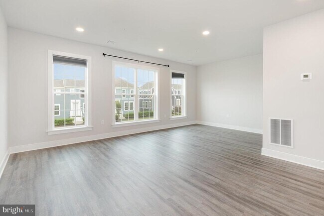 Building Photo - 10 Seover Wy