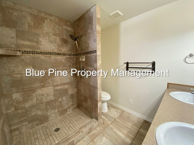 Building Photo - 3865 Cobalt Dr