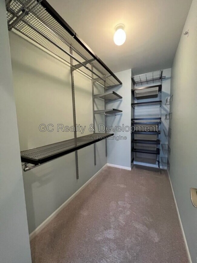 Building Photo - 1271 Evergreen Ave