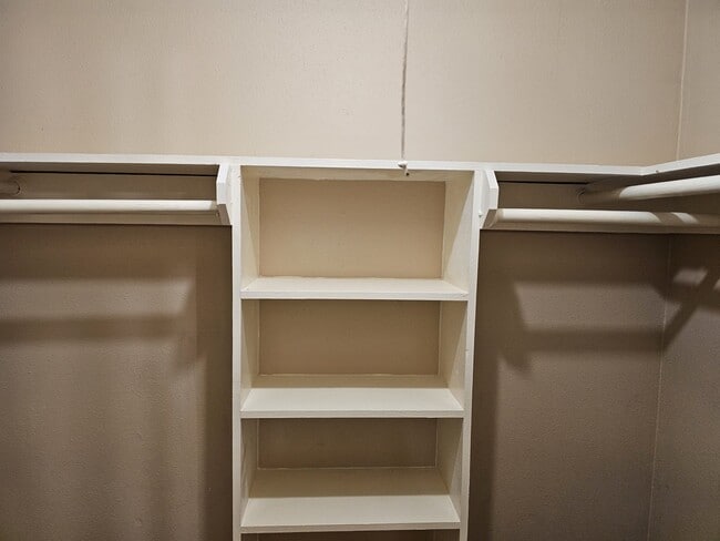 Building Photo - 2327 Shadbury Ct