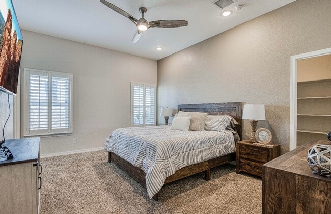 Building Photo - Eastside area for Short or Long Term Rental(Completely Furnished) Beautiful 4 bed/2 baths