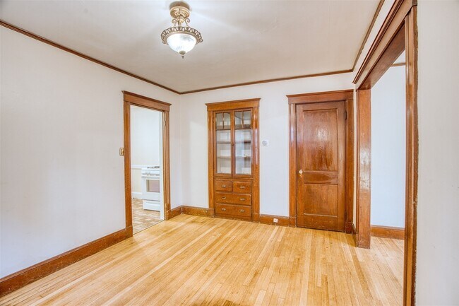 Building Photo - 29 Channing St