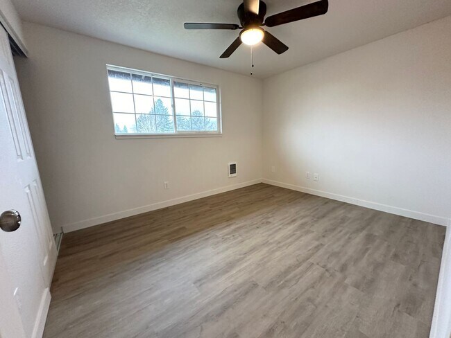 Building Photo - 2795 N Clark Ct