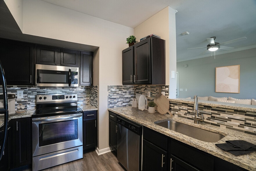 Oxmoor_2026_Kitchen_VirtuallyStaged - Oxmoor Apartments