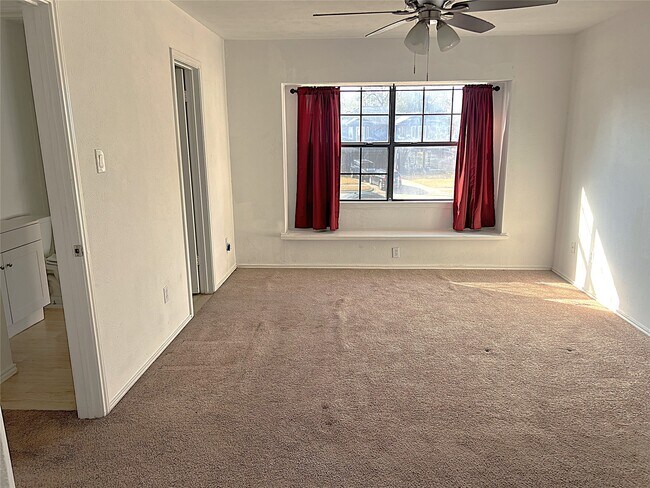 Building Photo - 19906 Rising Star Dr